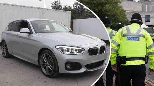 中國僑網(wǎng)圖為在英國索利哈爾地區(qū)被盜的銀色警務BMW車,。(法國《歐洲時報》援引英國《每日快報》圖片)