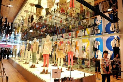 中國僑網東京銀座的服飾店,。 新華社記者馬平攝