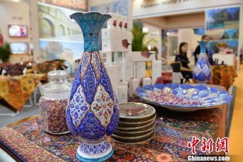 中國(guó)僑網(wǎng)圖為伊朗展商展出的商品,?!『閳?jiān)鵬 攝
