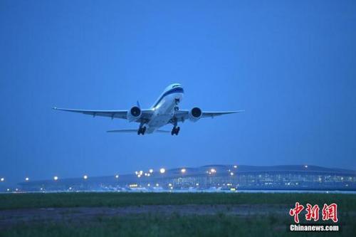 中國(guó)僑網(wǎng)資料圖為飛機(jī)起飛。(中新網(wǎng) 陳超 攝)