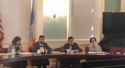 中國僑網(wǎng)紐約市議會消費者事務及商業(yè)牌照委員會24日舉行聽證會,,探討城市雙層觀光巴士運營,。(美國《世界日報》/陳小寧 攝)