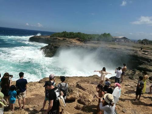 中國(guó)僑網(wǎng)巴厘島東南方向的“藍(lán)夢(mèng)島”(Lembongan)。