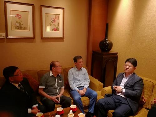 中國僑網(wǎng)白天與馬政府高級官員多次就加強兩國旅游合作和提高風(fēng)險防范等議題交換意見。