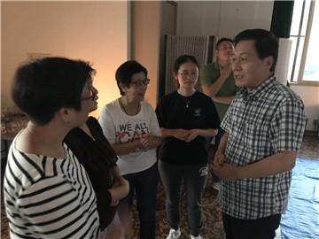 中國(guó)僑網(wǎng)孫振勇總領(lǐng)事慰問(wèn)受困中國(guó)旅客,。(圖片來(lái)源:中國(guó)駐札幌總領(lǐng)事館網(wǎng)站)