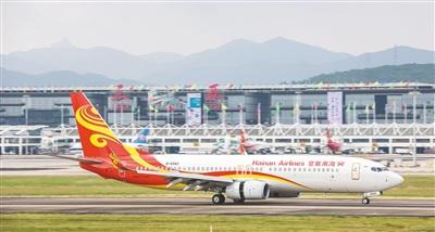 中國僑網(wǎng)圖為10月28日,,繁忙的三亞鳳凰國際機場。