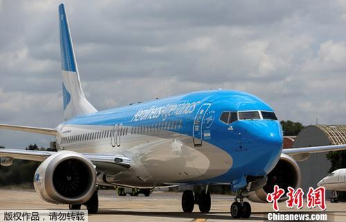 中國(guó)僑網(wǎng)資料圖:波音737 MAX 8。