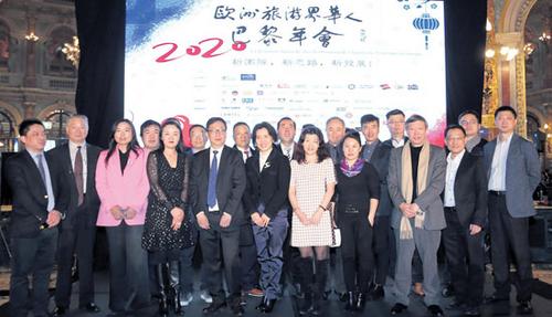 中國(guó)僑網(wǎng)新一屆法國(guó)華人旅游協(xié)會(huì)成員,。(《歐洲時(shí)報(bào)》/黃冠杰 攝)