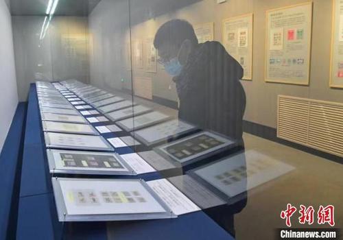 中國僑網(wǎng)“一帶一路”沿線國家臻品郵票展在長春偽滿皇宮博物院開展,?!埇帯z