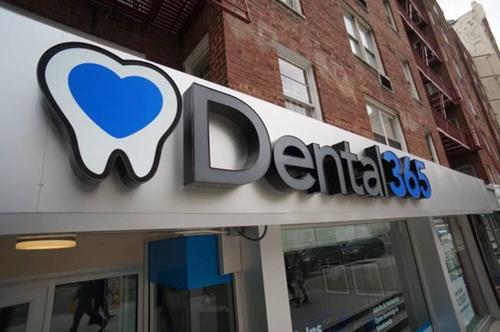 中國僑網Dental365提供緊急護理,,病患可以在感恩節(jié)、圣誕節(jié)等節(jié)日看牙。(美國《世界日報》)