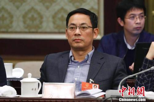 中國(guó)僑網(wǎng)圖為全國(guó)人大代表,、中國(guó)科學(xué)院院士,、首都師范大學(xué)副校長(zhǎng)方復(fù)全?!「惶铩z
