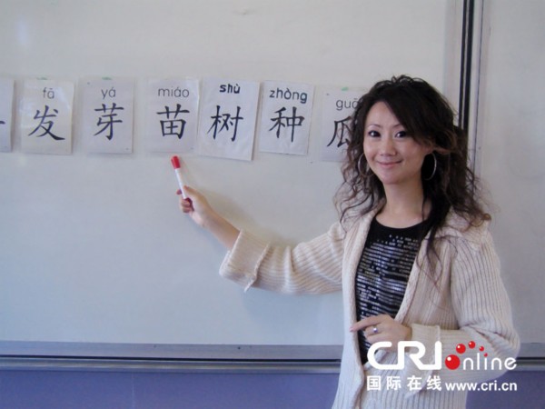 中國(guó)僑網(wǎng)沈天華女士在課堂上
