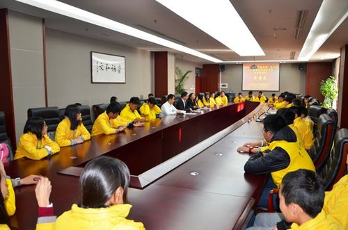 中國僑網(wǎng)圖為“中國尋根之旅”——新西蘭華裔青少年北京游學(xué)營開營式會(huì)場。