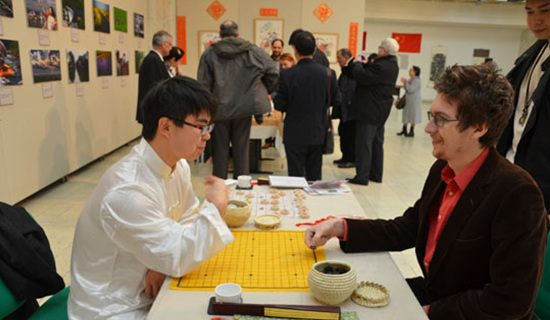 中國僑網(wǎng)文化展上的“中羅圍棋友誼賽”