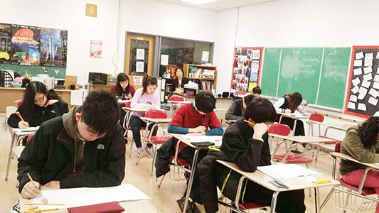 中國僑網(wǎng)奔騰分校的考場,。(美國《僑報》)
