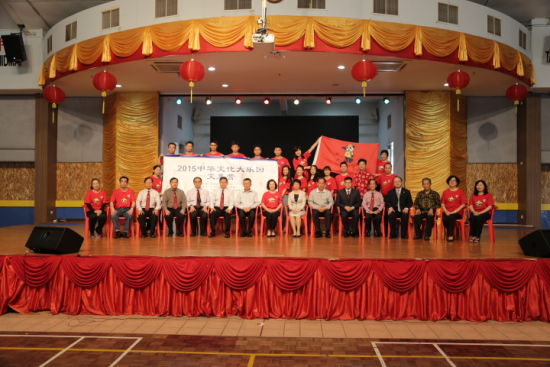 中國(guó)僑網(wǎng)楊健大使,、汶萊中華中學(xué)校長(zhǎng)和部分校董與中華大樂園教師出訪團(tuán)團(tuán)合影