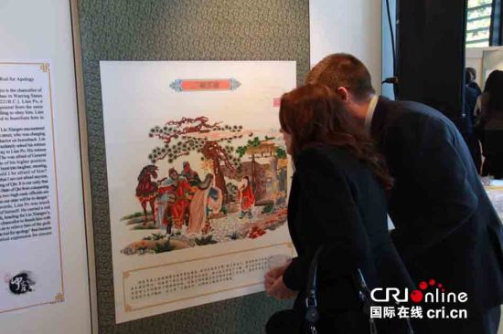 中國僑網(wǎng)本次展覽不只是展示剪紙的技藝,,更是在向世界傳遞中國的傳統(tǒng)文化,,深深吸引了參觀者。