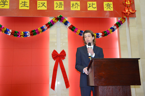 一等獎參賽選手進(jìn)行演講