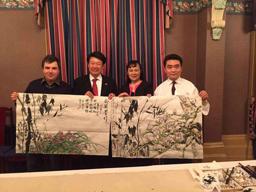 英國(guó)利茲大學(xué)商務(wù)孔子學(xué)院推出的“中國(guó)外交官筆下的不列顛和英國(guó)諾獎(jiǎng)科學(xué)家的中國(guó)水墨竹蘊(yùn)”的中國(guó)水彩畫(huà)展,。(圖片來(lái)源:利茲商務(wù)孔院)