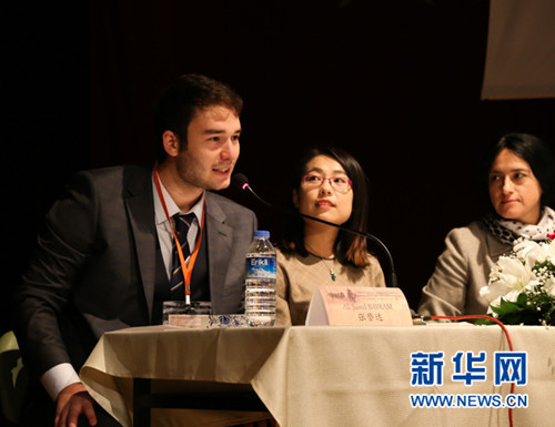 安卡拉大學漢學系學生張譽達在發(fā)言,。