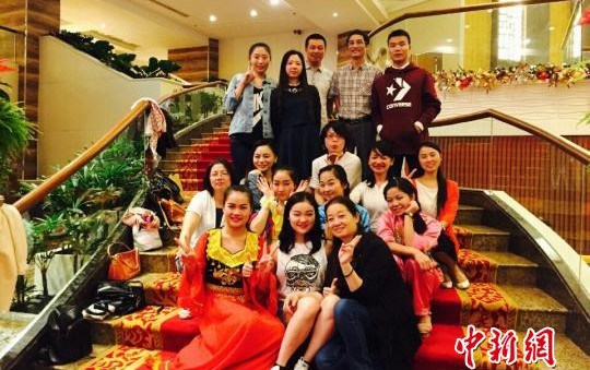 湖南外派教師馬尼拉合影,。