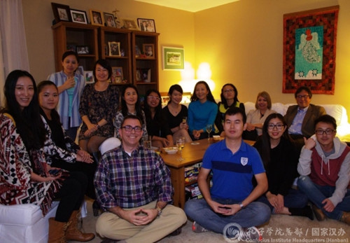 Michael在家設(shè)宴,邀請(qǐng)所有孔院教師,慶祝特拉華大學(xué)孔子學(xué)院建院五周年