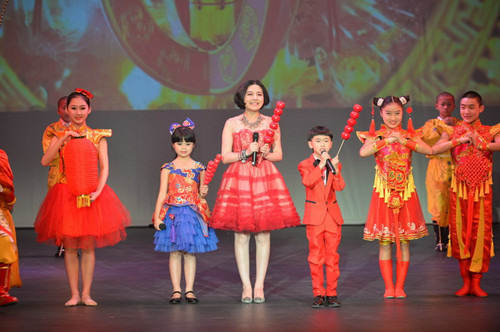 2016“中華文化大樂(lè)園—優(yōu)秀才藝學(xué)生交流團(tuán)堪培拉專(zhuān)場(chǎng)”演出向當(dāng)?shù)赜^眾展現(xiàn)了多姿多彩的中國(guó)文化,。