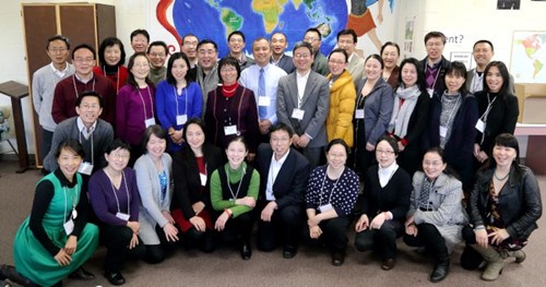華夏中文學校2016年度教務會議,來自16分校的近40名教務人員與會,,探討學校行政管理。(華夏中校提供)
