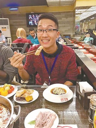 范明德很喜歡在重慶的生活,。(受訪者供圖)