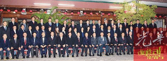 新民獨(dú)中史無(wú)前例董事會(huì)大家庭,共有62名成員。