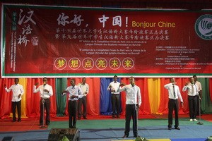 參賽選手開場合唱