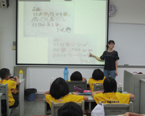 趣味漢語1班蔡黎雯老師和營(yíng)員們