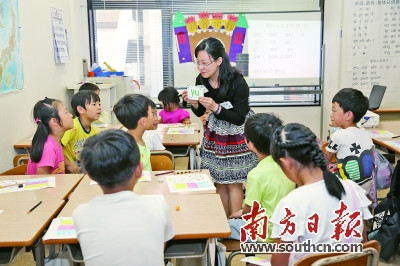 巡講中,,老師們用各種方式讓學(xué)生了解中華傳統(tǒng)文化,。石岐中心小學(xué)供圖