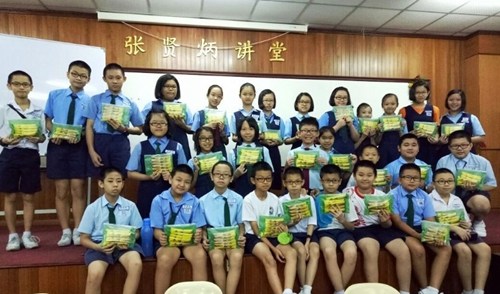 30名來自芙蓉中華中學(xué)的五六年級學(xué)生參加學(xué)生閱報計劃問答賽預(yù)賽,。(馬來西亞《星洲日報》)