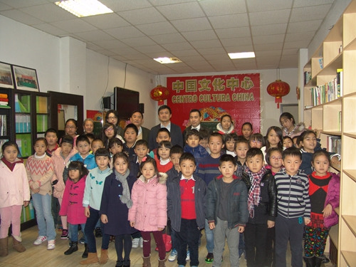 中國駐西班牙大使館朱健參贊看望畢爾巴鄂華僑中文學(xué)校師生