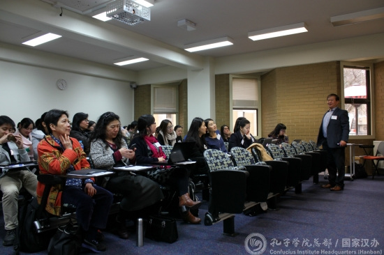 徐紀興講解如何在課堂上吸引和引導(dǎo)學(xué)生