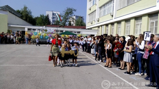 孔院人員參加第51中學開學典禮