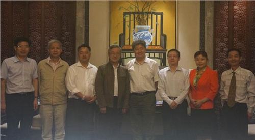 無錫市人大副主任曹錫榮會(huì)見澳大利亞新金山中文學(xué)校校長(zhǎng)孫浩良一行