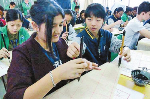 “漢語橋”選手云南體驗中華文化