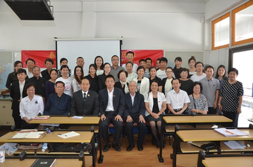 開班典禮現(xiàn)場,嘉賓與全體師生合影,。
