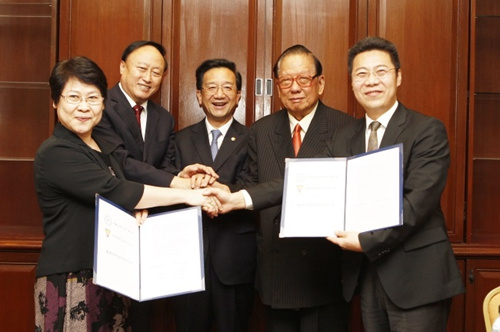 中國僑網(wǎng)雙方簽署友好合作框架協(xié)議書 (馬來西亞《星洲日報(bào)》)