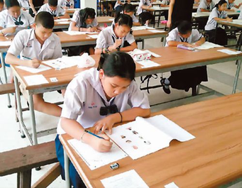 中國(guó)僑網(wǎng)圖為考試現(xiàn)場(chǎng),。