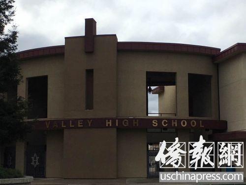 中國僑網(wǎng)不少家長認為普利桑頓高中有了中文選課是一個好的開始,。(美國《僑報》/任子晟 攝)