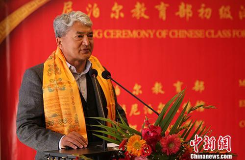 中國(guó)僑網(wǎng)當(dāng)?shù)貢r(shí)間2月12日,尼泊爾教育部初級(jí)漢語(yǔ)班開班,。該漢語(yǔ)班的培訓(xùn)對(duì)象是尼教育部官員,,課程的組織及教學(xué)工作由加德滿都大學(xué)孔子學(xué)院負(fù)責(zé),。尼教育部是繼尼外交部,、尼軍總部和尼旅游局之后第4個(gè)開辦中文培訓(xùn)班的尼泊爾政府機(jī)構(gòu)。圖為尼方代表,。 中新社記者 張晨翼 攝