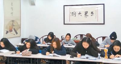 中國僑網認真上課