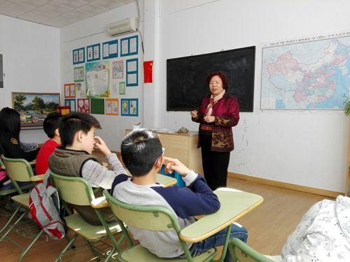 中國僑網(wǎng)輔導課現(xiàn)場 (西班牙《歐華報》)