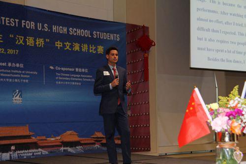 中國僑網(wǎng)圖為參加4月22日在麻州大學(xué)舉辦的“漢語橋”中文比賽的選手,,來自新澤西州的翔力覓(Liam Schenk),。
