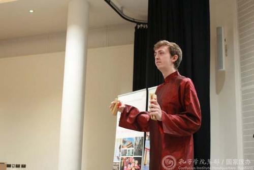 中國(guó)僑網(wǎng)“漢語(yǔ)橋”參賽學(xué)生表演節(jié)目,。