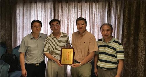 中國僑網(wǎng)杜偉會(huì)見全美中文學(xué)校協(xié)會(huì)副會(huì)長胡國榮一行,。