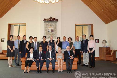 中國僑網(wǎng)全體會議代表合影留念,。(國家漢辦網(wǎng)站圖片)