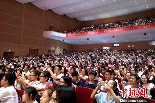 中國僑網(wǎng)資料圖:華僑大學(xué)新生開始全新的大學(xué)生活 劉沛 攝